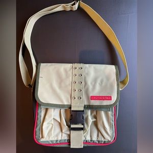 Lunch Bag. Adjustable strap, extra pockets and compartments